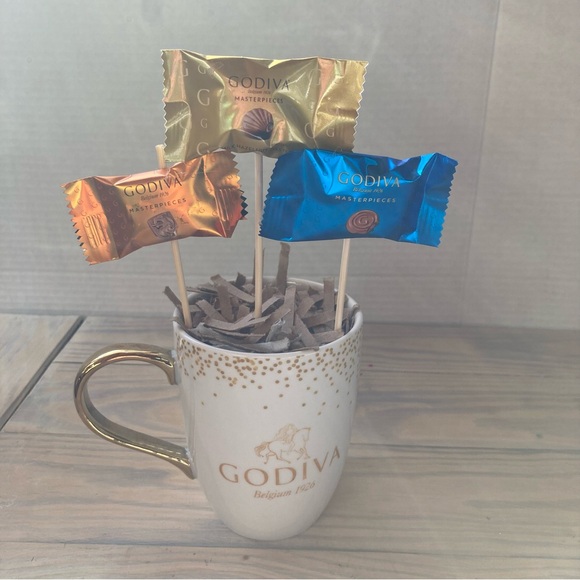 Gift Set GODIVA Belgium Chocolates and Mug 16 oz - Picture 5 of 16